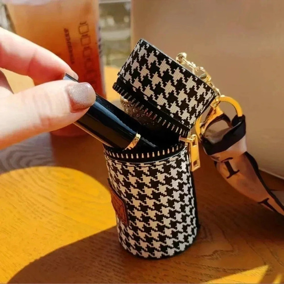 1 LEFT! Houndstooth Mini Vintage Barrel Bag Keychain - Picture 2 of 8